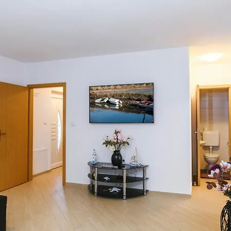 Διαμέρισμα Mirela *