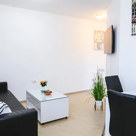 Mirela 科佩尔